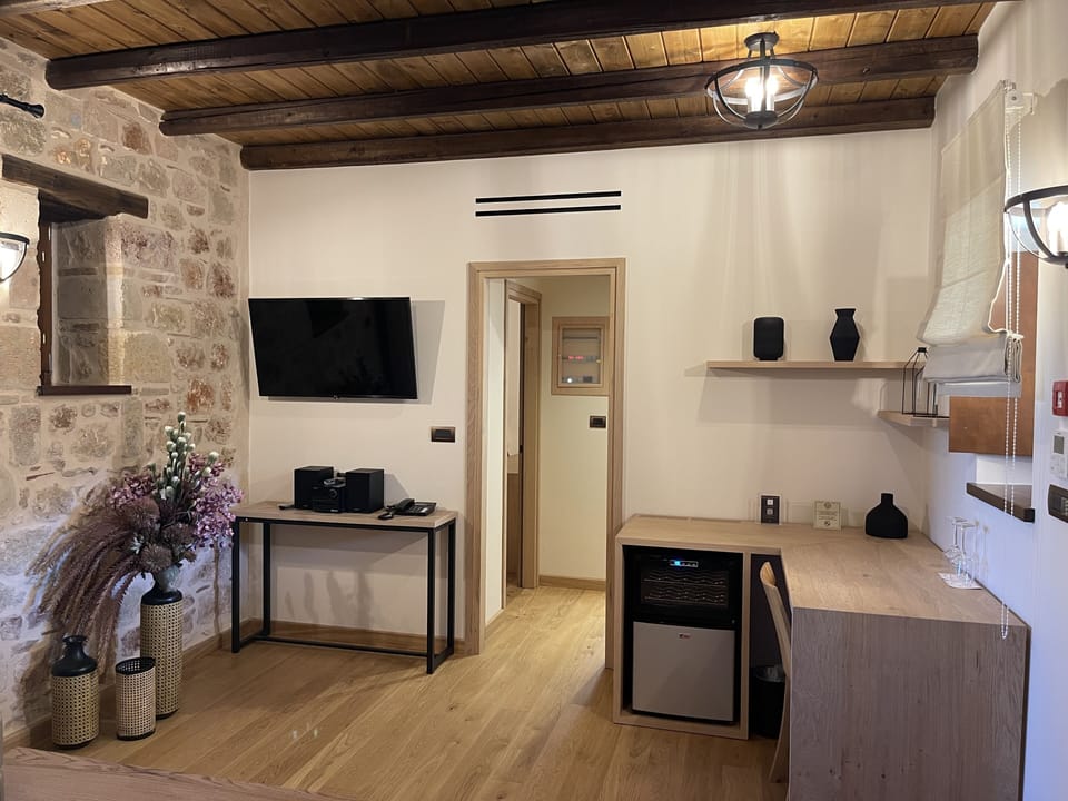 Junior Suite | Living area | Flat-screen TV