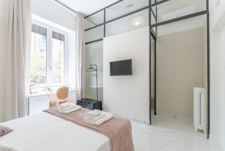 Luxury Double or Twin Room | Down comforters, memory foam beds, in-room safe, desk