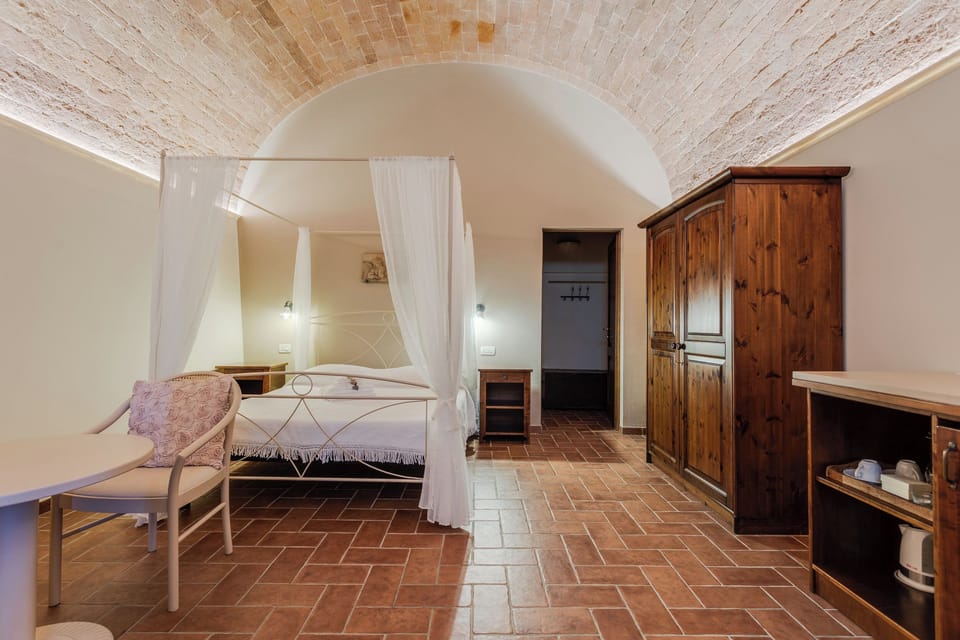 Room, 1 Double Bed | Premium bedding, desk, laptop workspace, WiFi (free)