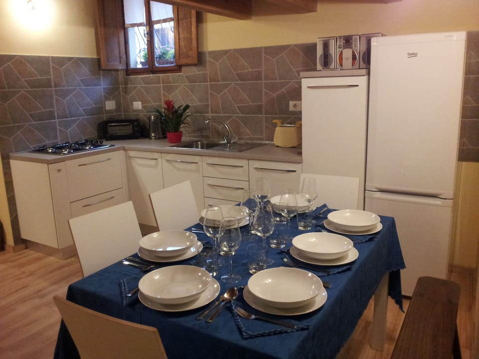 Apartment, 1 Bedroom | In-room dining