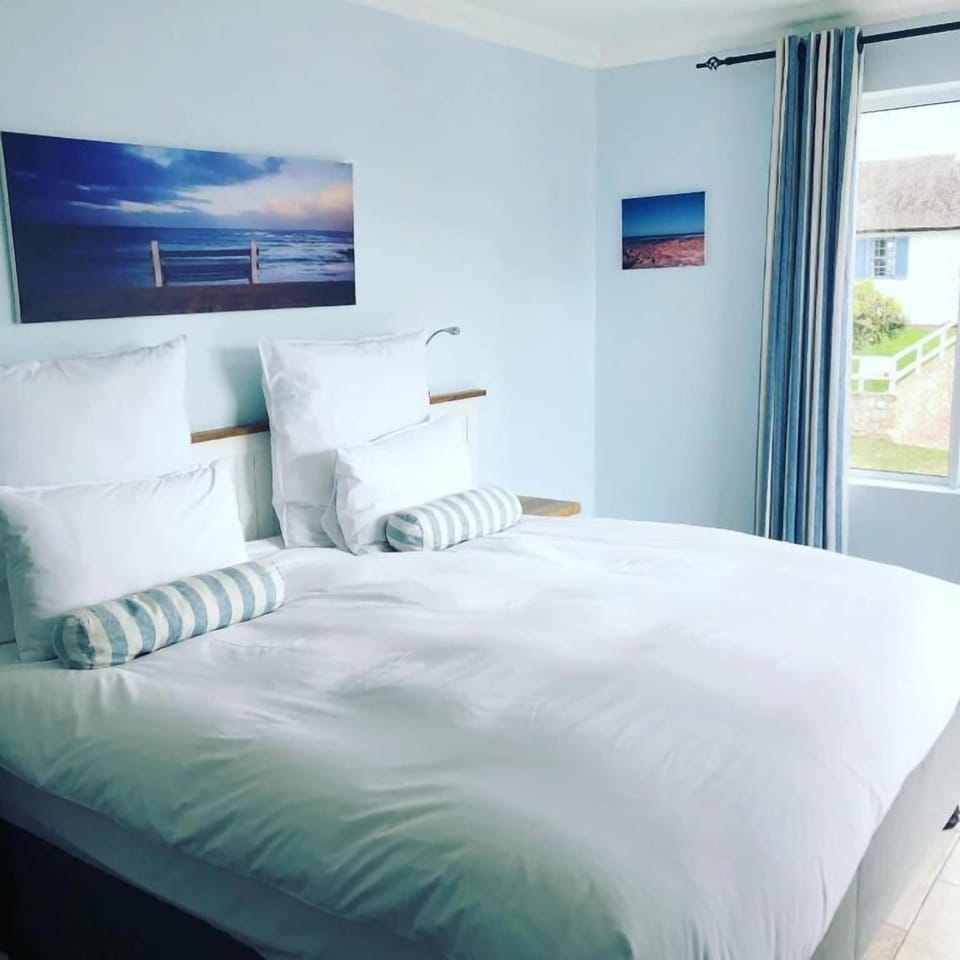 Deluxe Queen | Egyptian cotton sheets, premium bedding, minibar, in-room safe