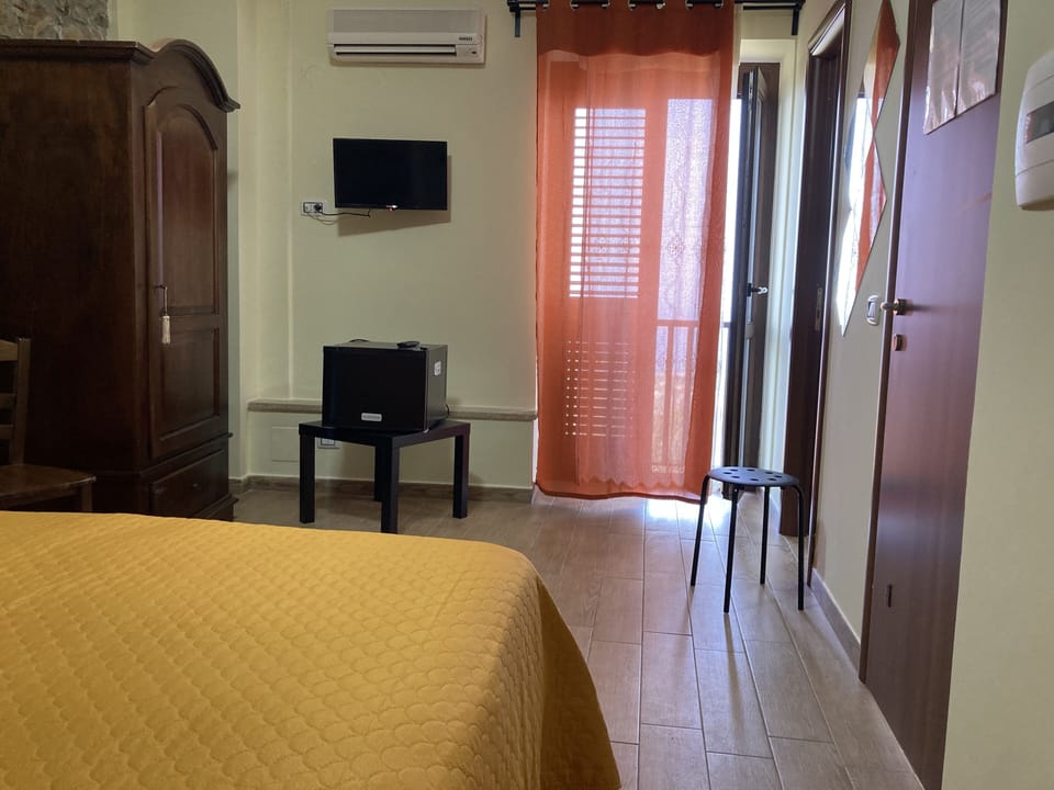Double Room, Sea View | Minibar, desk, rollaway beds, free WiFi
