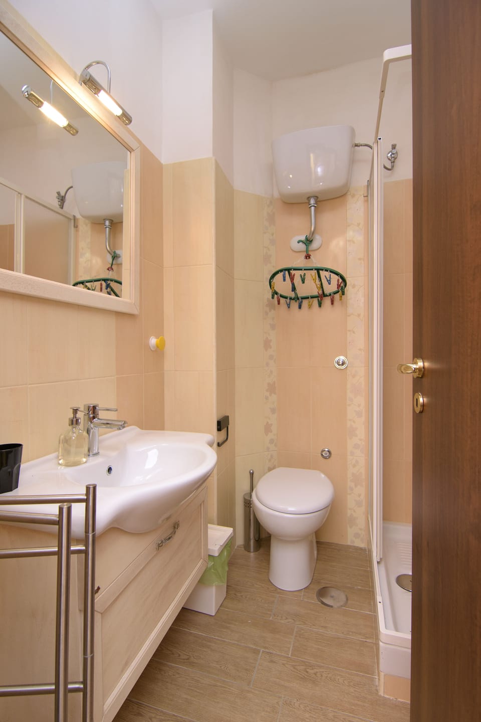 Shower, free toiletries, hair dryer, bidet