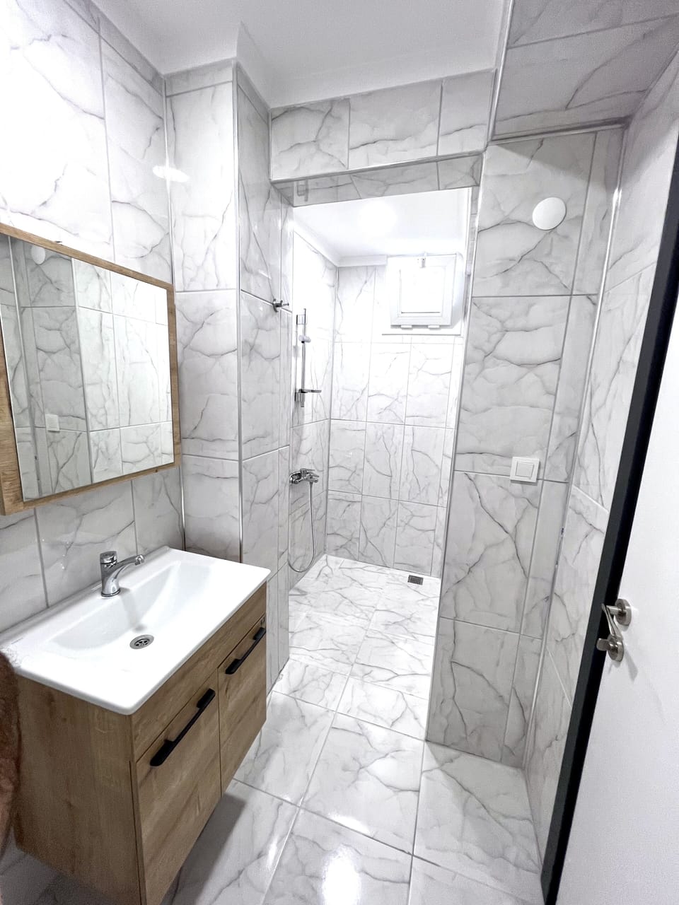 Standard Double or Twin Room | Bathroom | Shower, free toiletries, hair dryer, slippers