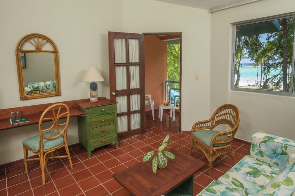 Desk, bed sheets, wheelchair access