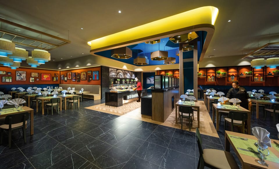 4 restaurants; breakfast and dinner served