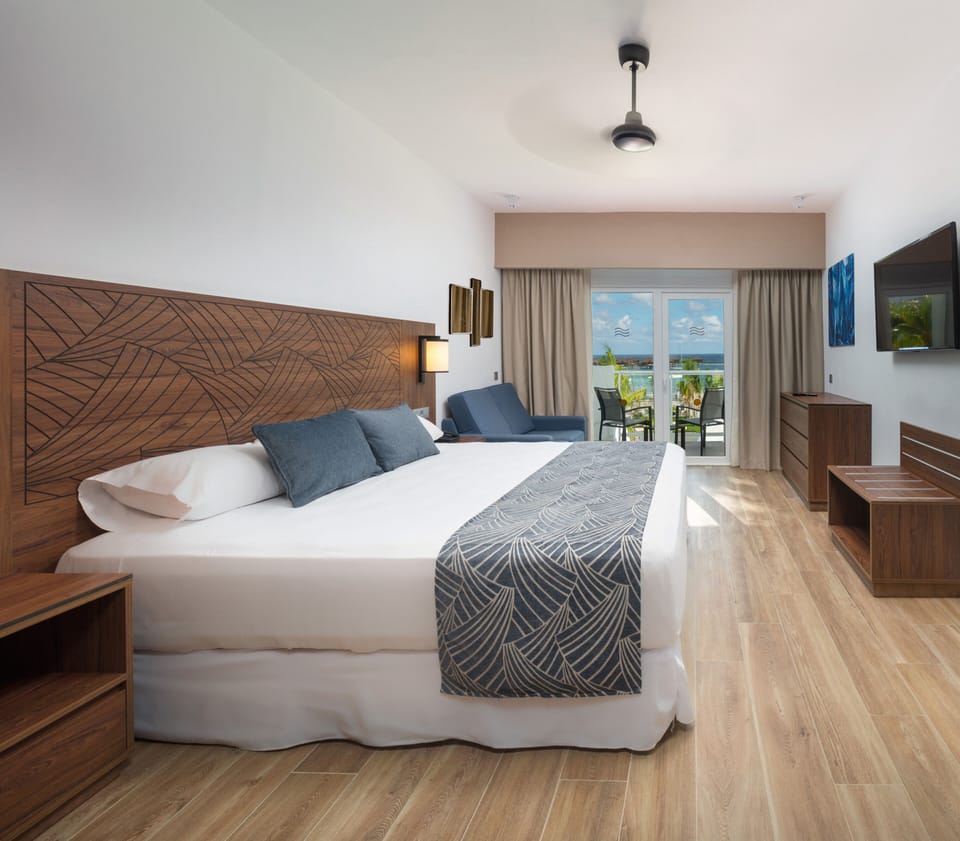 Double Room, Oceanfront (B2C-US) | Minibar (free items), in-room safe, blackout drapes, iron/ironing board