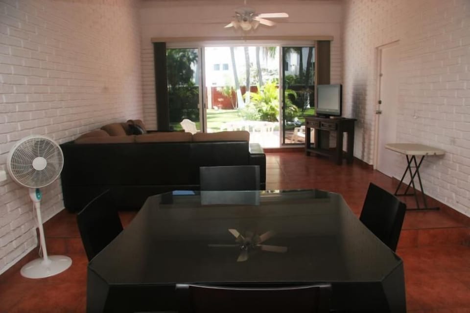Family Condo, 2 Bedrooms | In-room dining