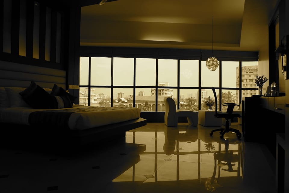 Luxury Suite, 1 King Bed, Bathtub, City View | Street view