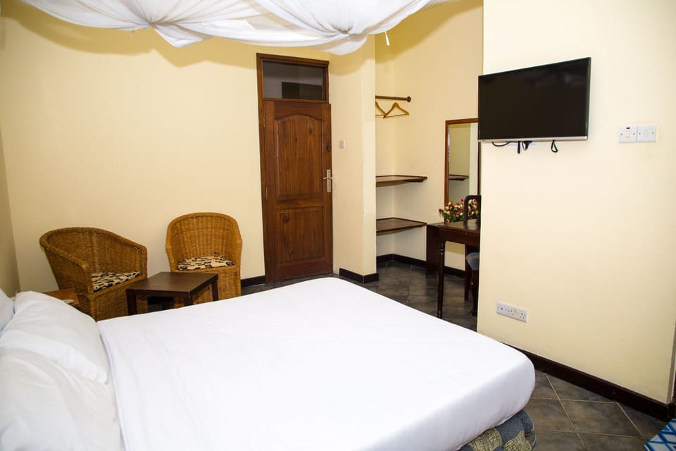 Deluxe Double Room | Desk, rollaway beds, free WiFi, bed sheets