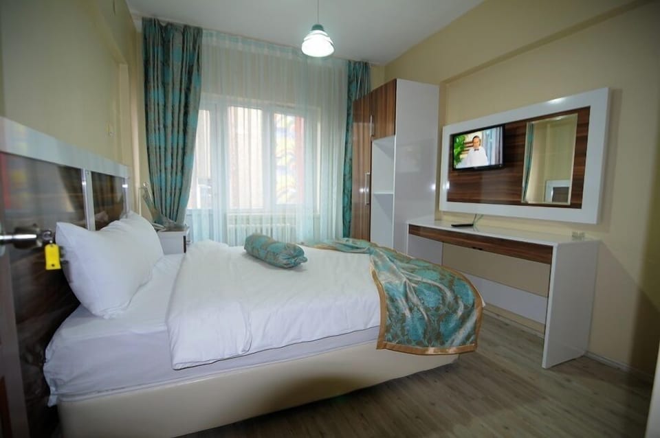 Standard Double or Twin Room | Desk, laptop workspace, iron/ironing board, free WiFi