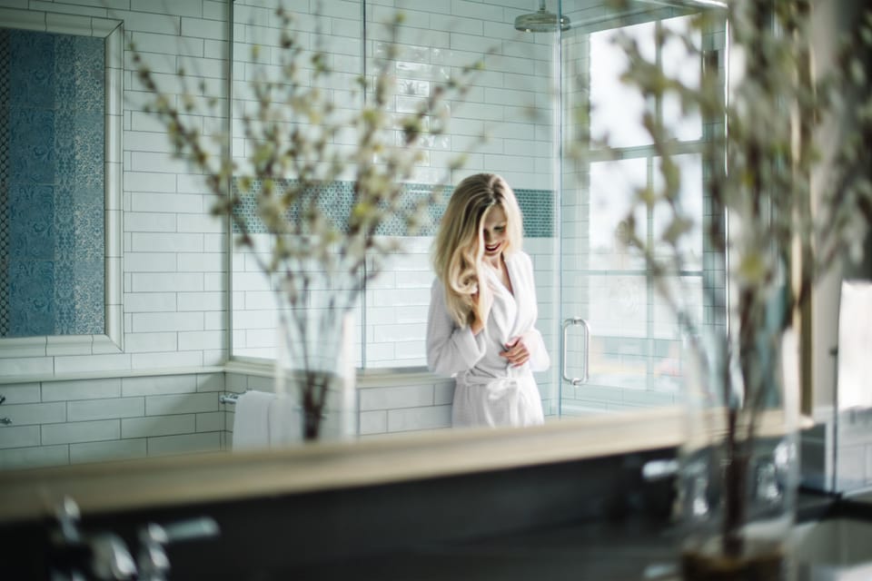 Suite, 1 King Bed | Bathroom | Free toiletries, hair dryer, towels, soap