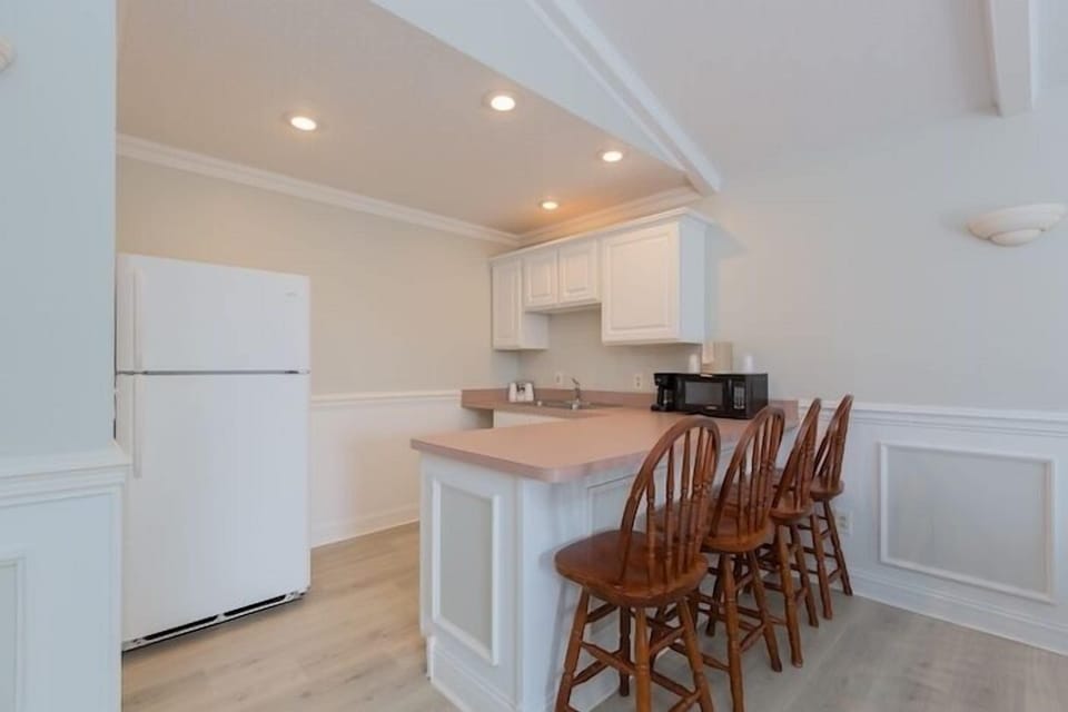Executive Suite, 1 Bedroom, Kitchenette | Desk, iron/ironing board, free WiFi, wheelchair access