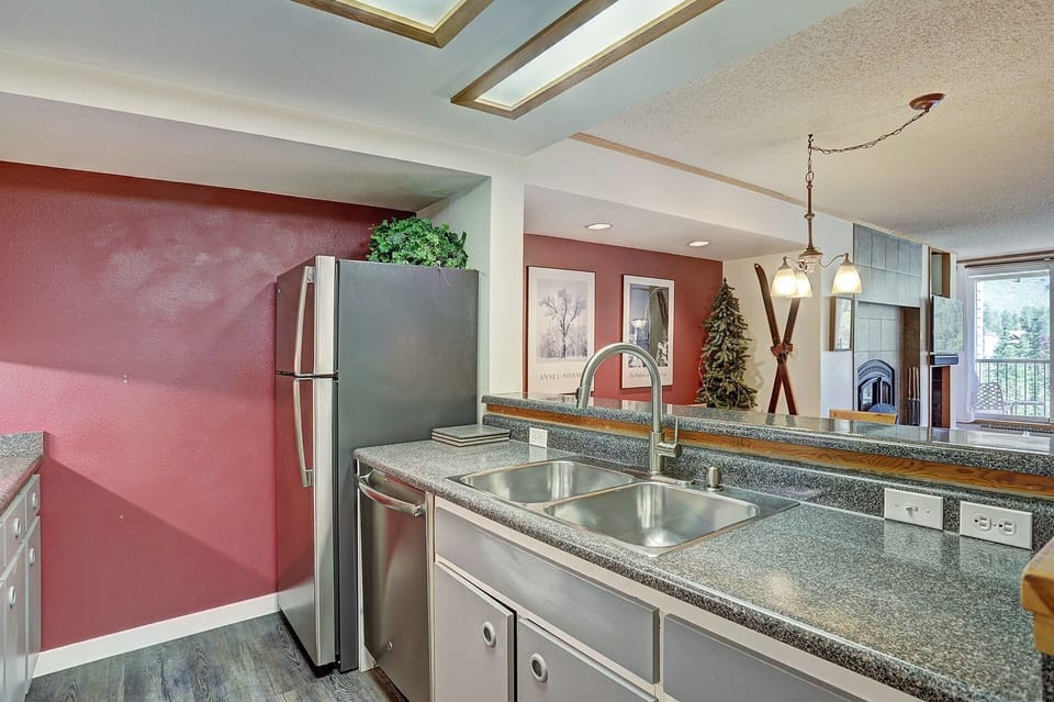 Condo, 1 Bedroom | Private kitchen | Fridge, microwave, oven, dishwasher