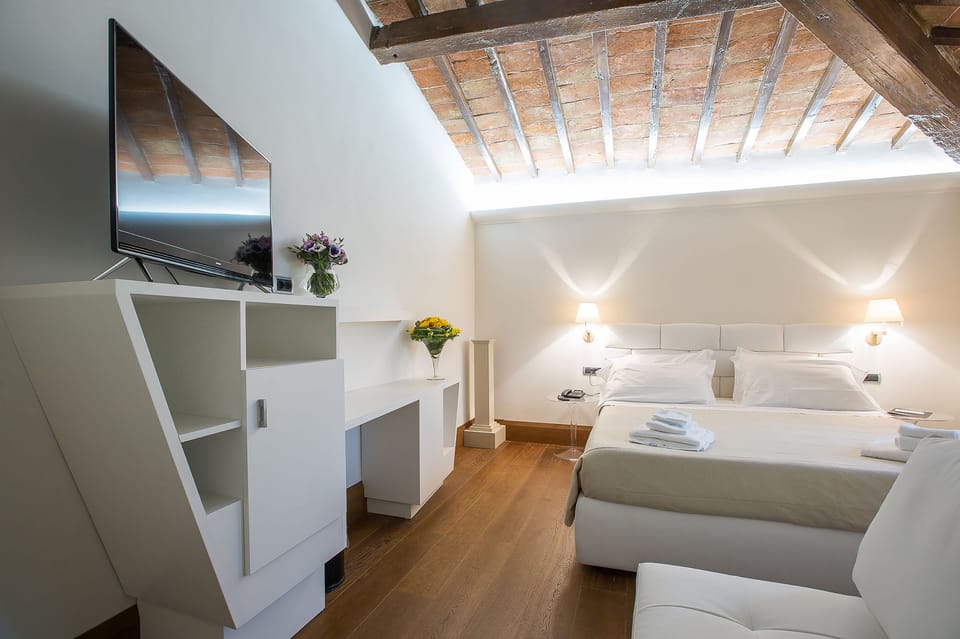 Junior Suite | Frette Italian sheets, premium bedding, memory foam beds, minibar