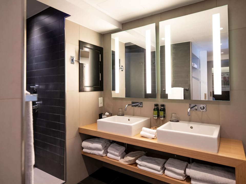 Suite, 1 King Bed, Garden View (Botanic) | Premium bedding, down comforters, pillowtop beds, free minibar