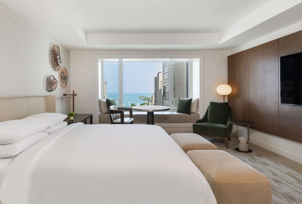 Deluxe Room, 1 King Bed, Lake View | Premium bedding, down comforters, pillowtop beds, minibar