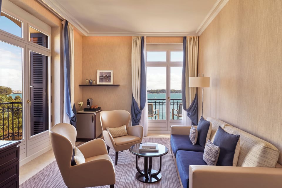 Premium bedding, pillowtop beds, minibar, in-room safe