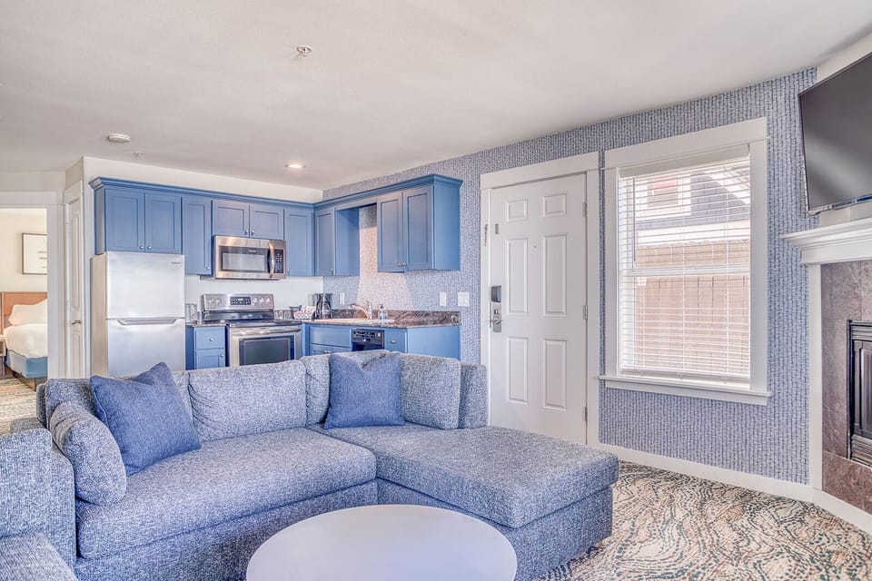 Suite (Pacific) | Living area | 50-inch flat-screen TV with cable channels, TV, fireplace