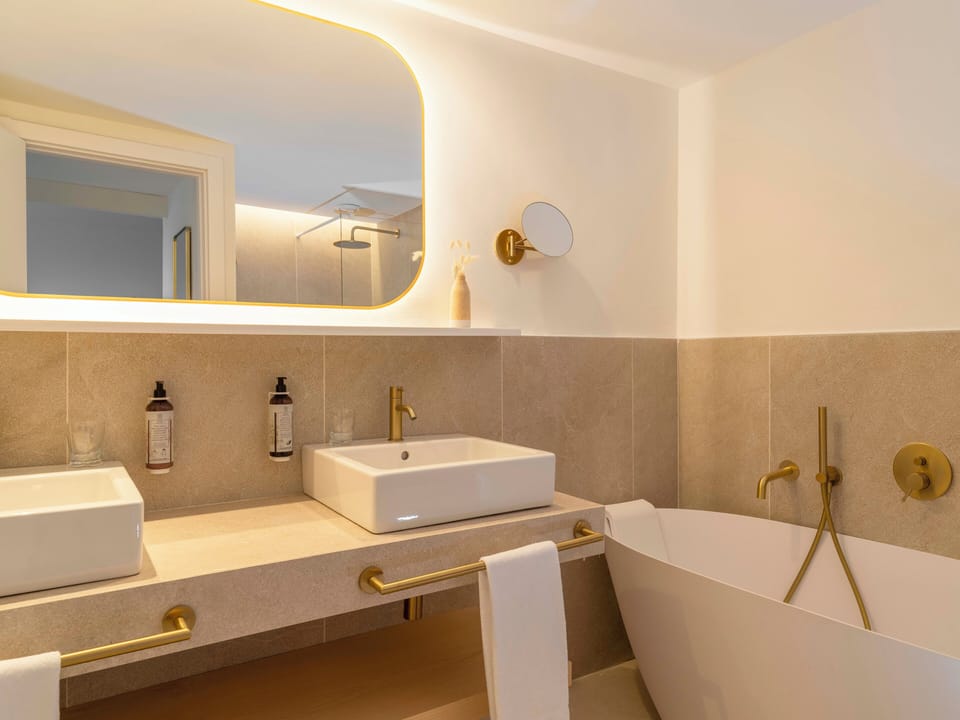 Suite, Sea View, Beachfront | Bathroom | Shower, eco-friendly toiletries, towels