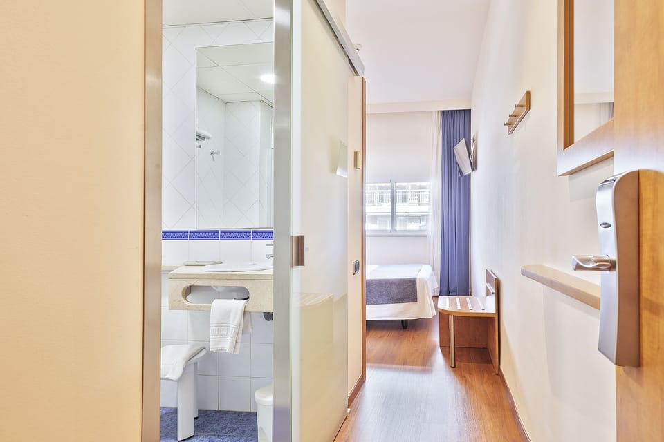 Double or Twin Room | In-room safe, desk, blackout drapes, free cribs/infant beds