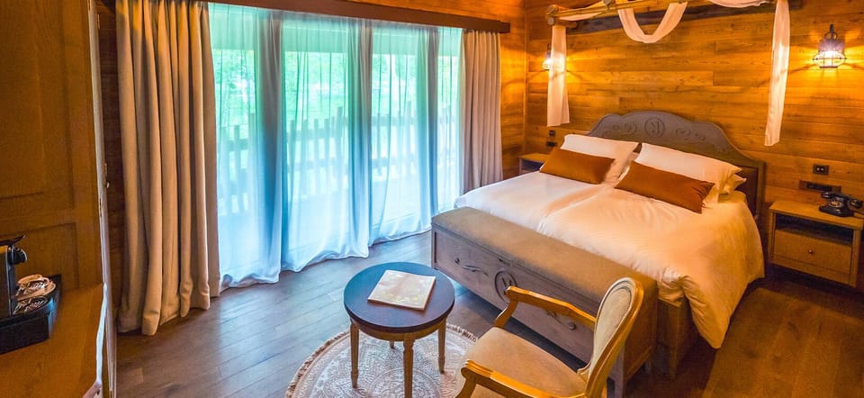 Comfort Suite | Premium bedding, in-room safe, individually decorated, desk