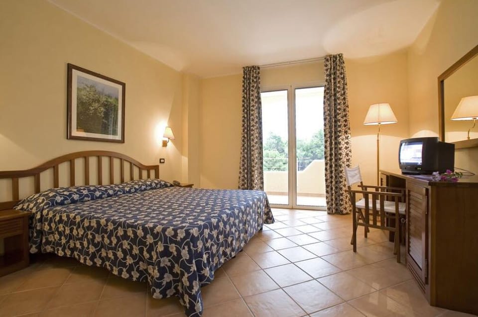 Minibar, in-room safe, desk, cribs/infant beds