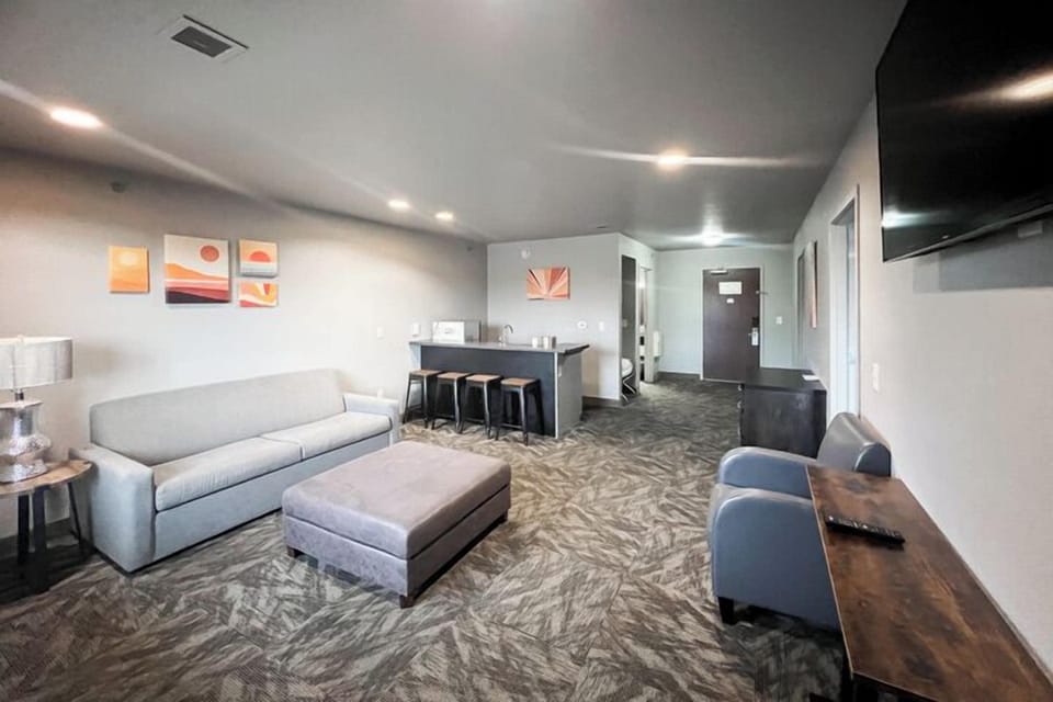 Two Bedroom Suite (Waterpark and Fun Center is closed every Monday and Tuesday) | Living room | 50-inch TV with cable channels, Netflix, Hulu