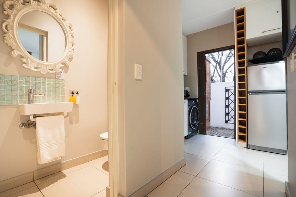 Mareba Court No 9  | Bathroom | Free toiletries, hair dryer, towels, soap