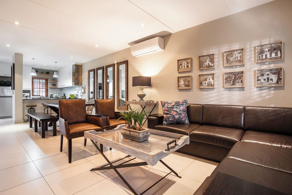 Mareba Court No 9  | Living area | 32-inch flat-screen TV with digital channels, plasma TV, Netflix