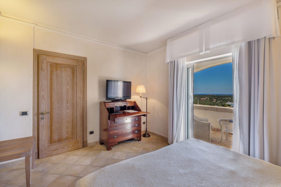 Premium bedding, Select Comfort beds, minibar, in-room safe