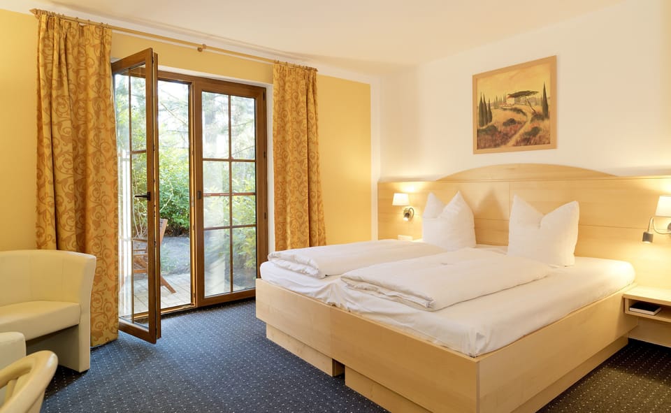 Double or Twin Room, Non Smoking | Premium bedding, minibar, in-room safe, desk