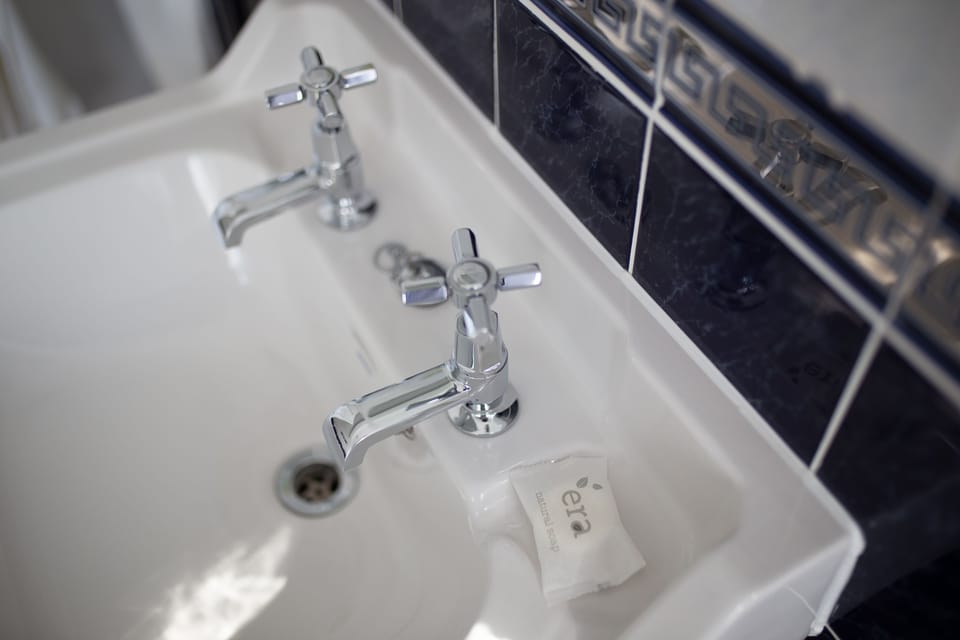 Standard Double Room | Bathroom | Combined shower/tub, free toiletries, hair dryer, towels