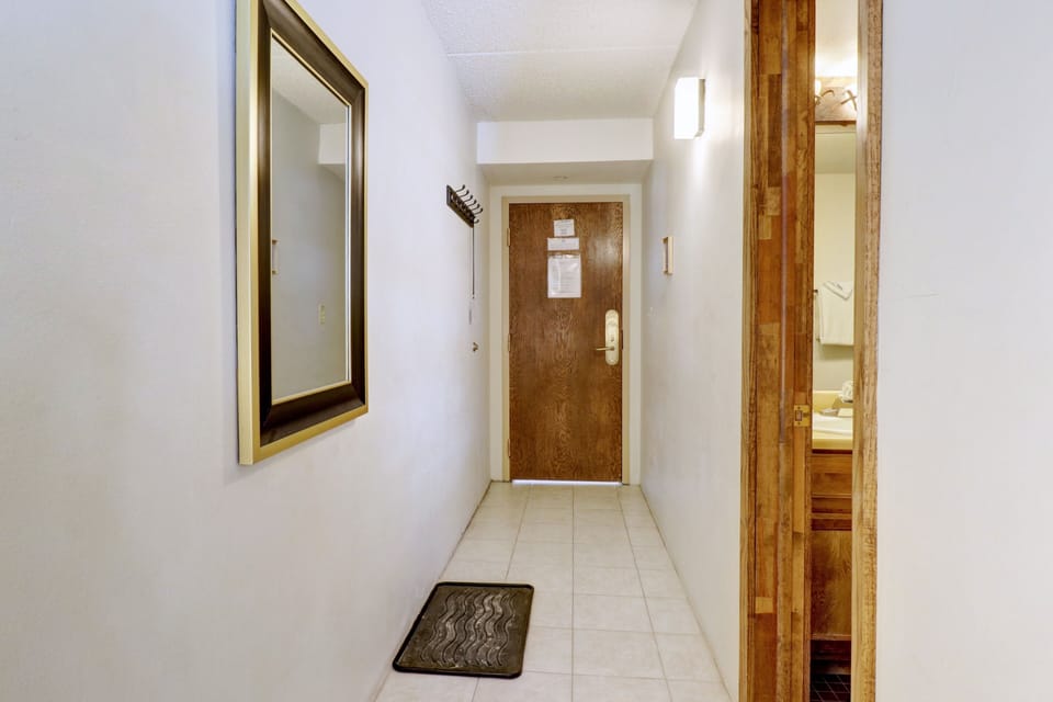 Room, 1 Bedroom | Interior