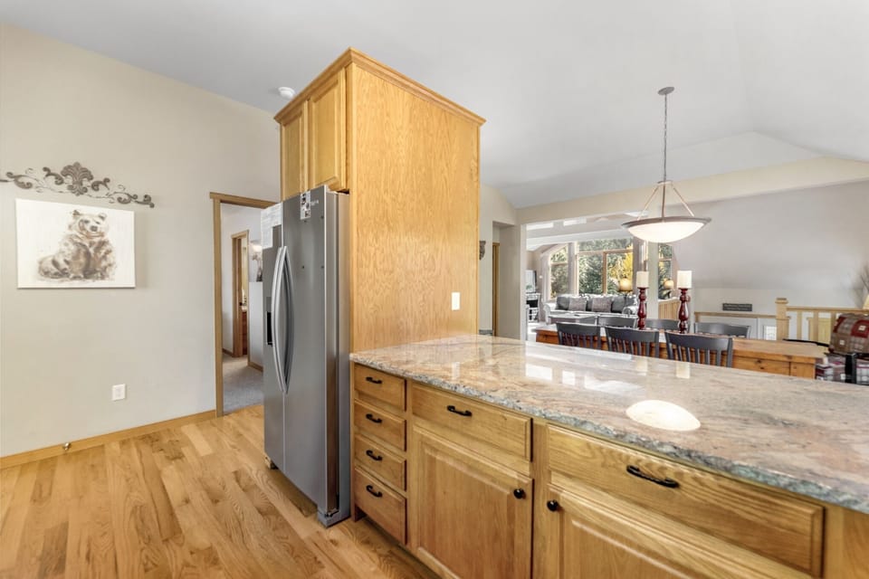 Townhome, 3 Bedrooms | Private kitchen | Fridge, oven, coffee/tea maker, toaster
