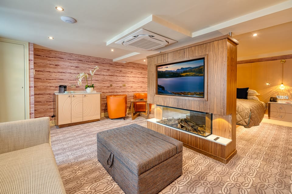 Luxury Double Room | In-room safe, desk, blackout drapes, iron/ironing board