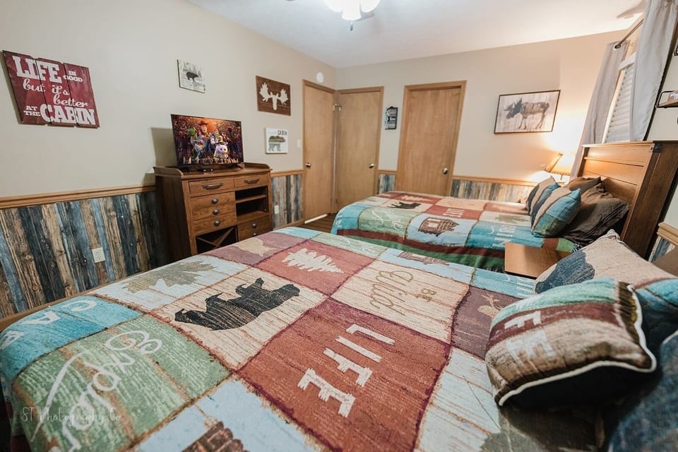 Cabin, 2 Bedrooms | 2 bedrooms, WiFi (free)