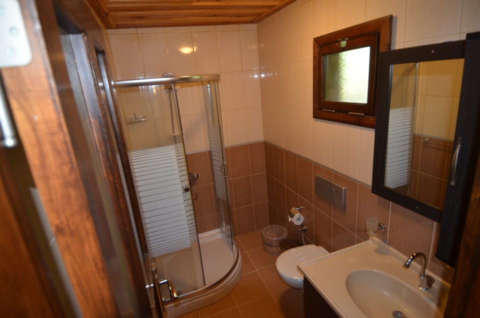 Standard Room, Non Smoking, Ground Floor | Individually furnished, iron/ironing board, free WiFi, bed sheets