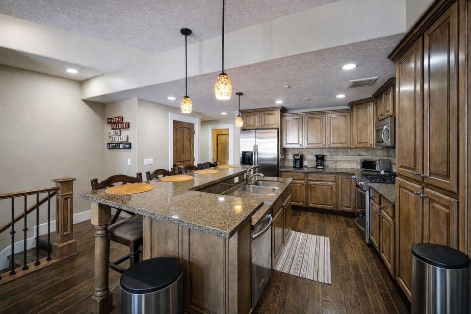 House, 2 Bedrooms | Private kitchen | Coffee/tea maker, full-size fridge, microwave, oven