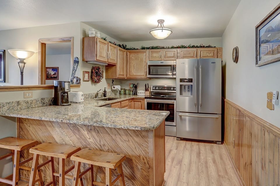 Condo, 2 Bedrooms | Private kitchen | Fridge, microwave, oven, dishwasher