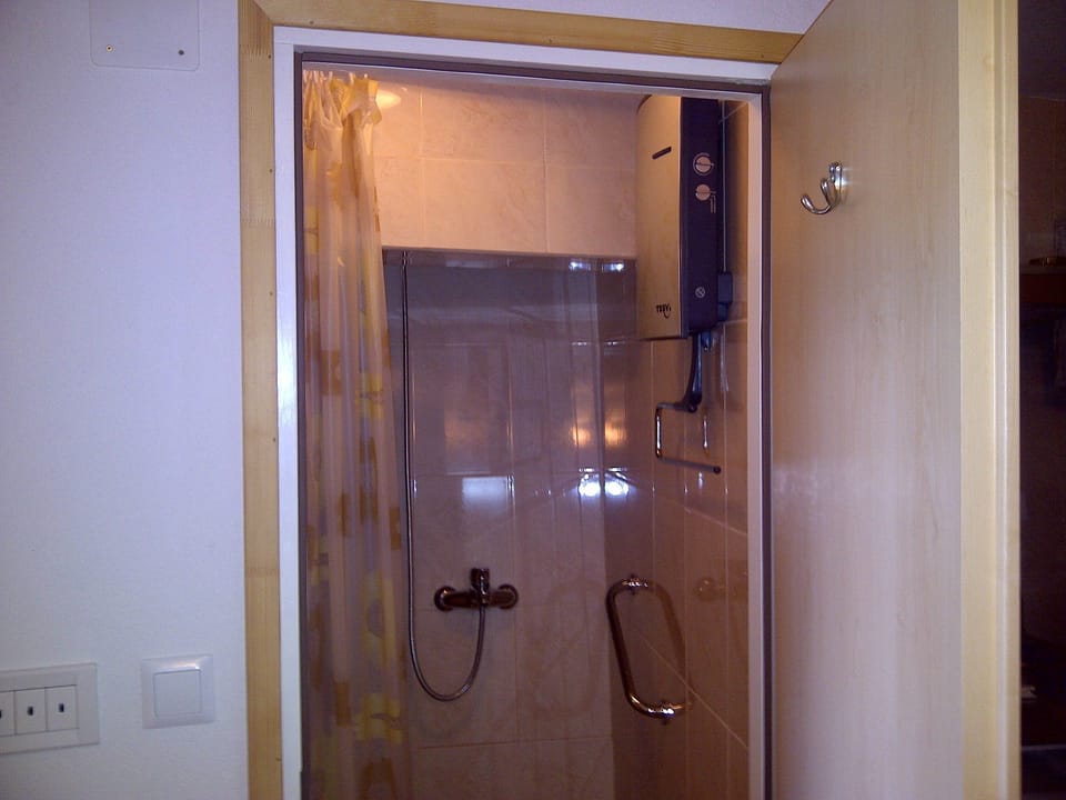 Classic Studio, Terrace (A3) | Bathroom shower