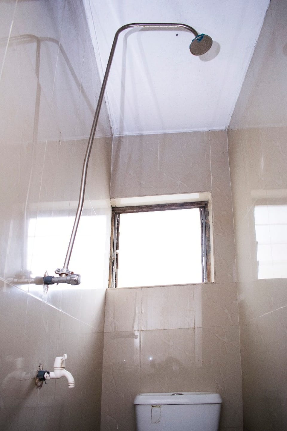 Standard Double Room | Bathroom | Shower, rainfall showerhead, free toiletries, towels