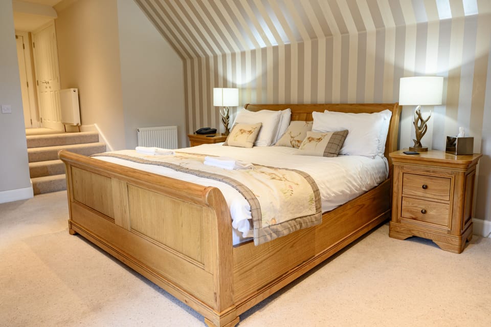 Junior Suite, 1 King Bed, Mountain View, Mountainside | Soundproofing, iron/ironing board, bed sheets