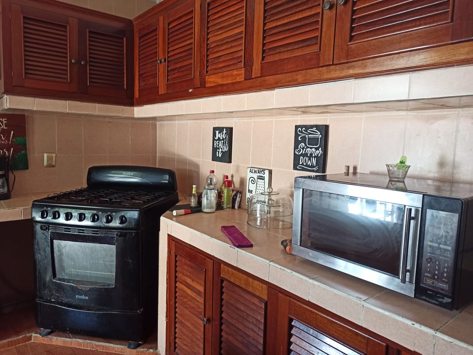 Full-size fridge, microwave, blender, toaster oven