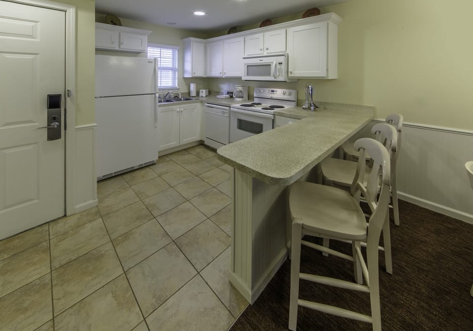 Grand Villa, 2 Bedrooms | Iron/ironing board, free cribs/infant beds, WiFi, bed sheets