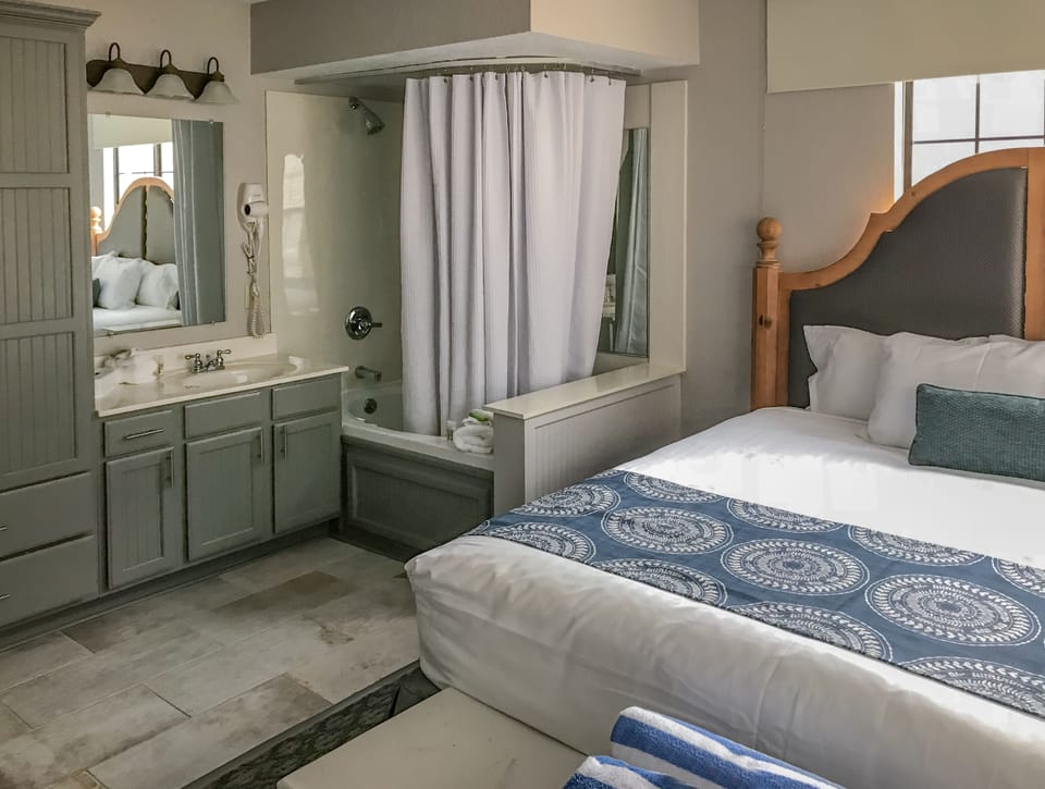 Grand Villa, 3 Bedrooms | Iron/ironing board, free cribs/infant beds, WiFi, bed sheets