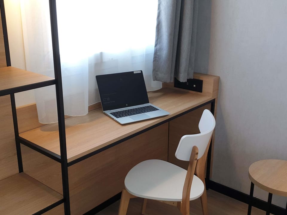 Individually decorated, individually furnished, desk, soundproofing