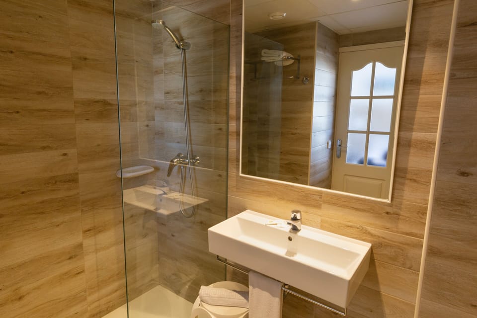 Shower, free toiletries, hair dryer, towels