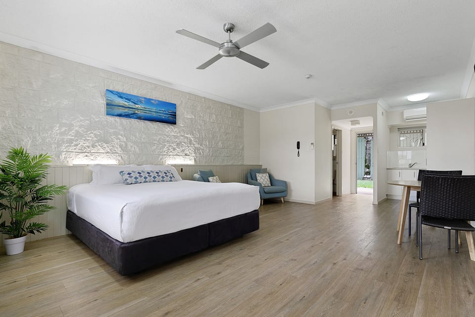 King Resort Hotel Room | Bed sheets