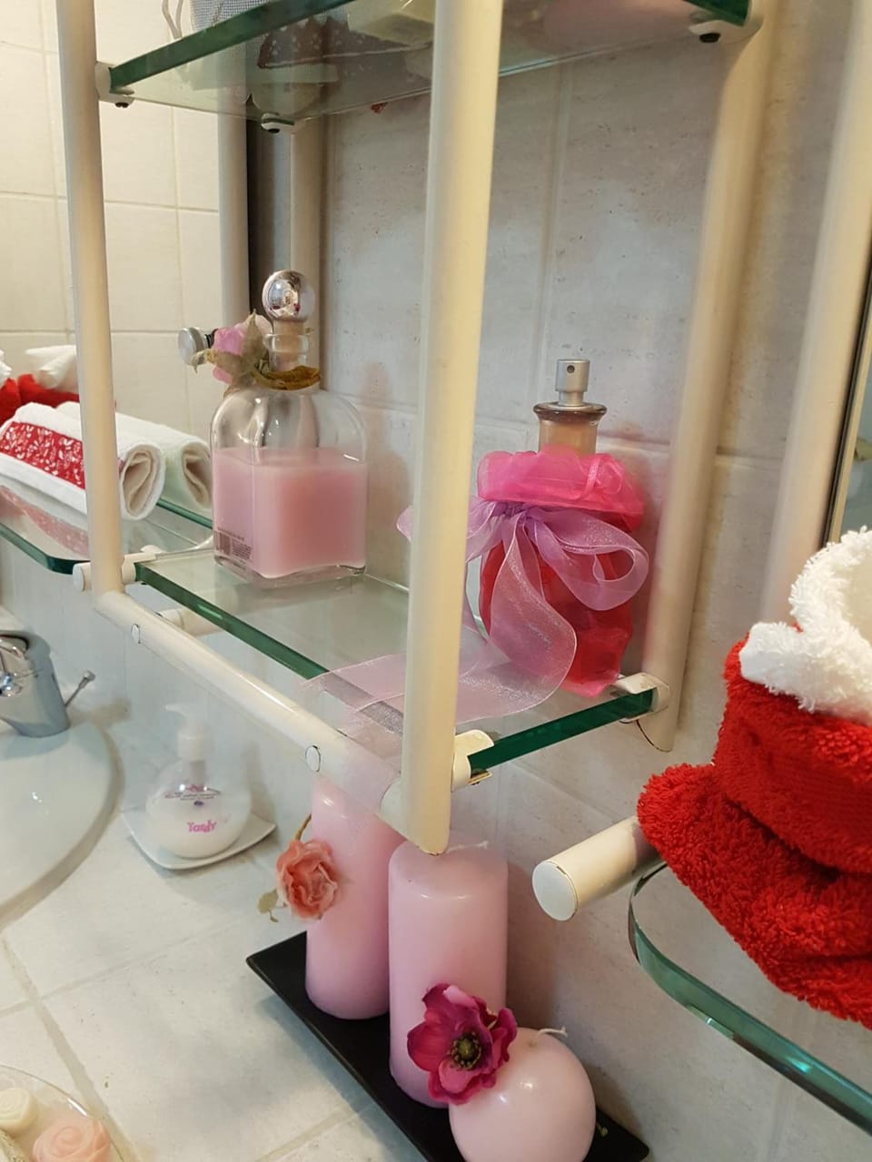 Shower, bidet, towels